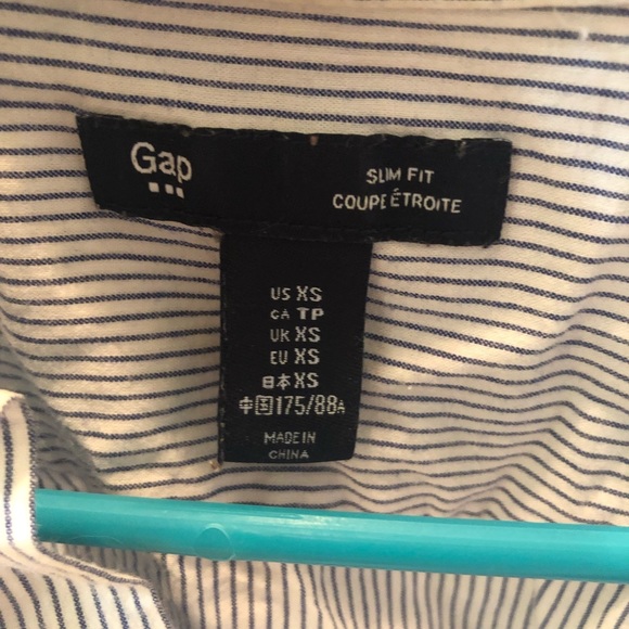 Gap Blue and white pinstripe button down - Picture 2 of 4
